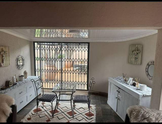 3 BEDROOM HOUSE FOR SALE IN LILIANTON